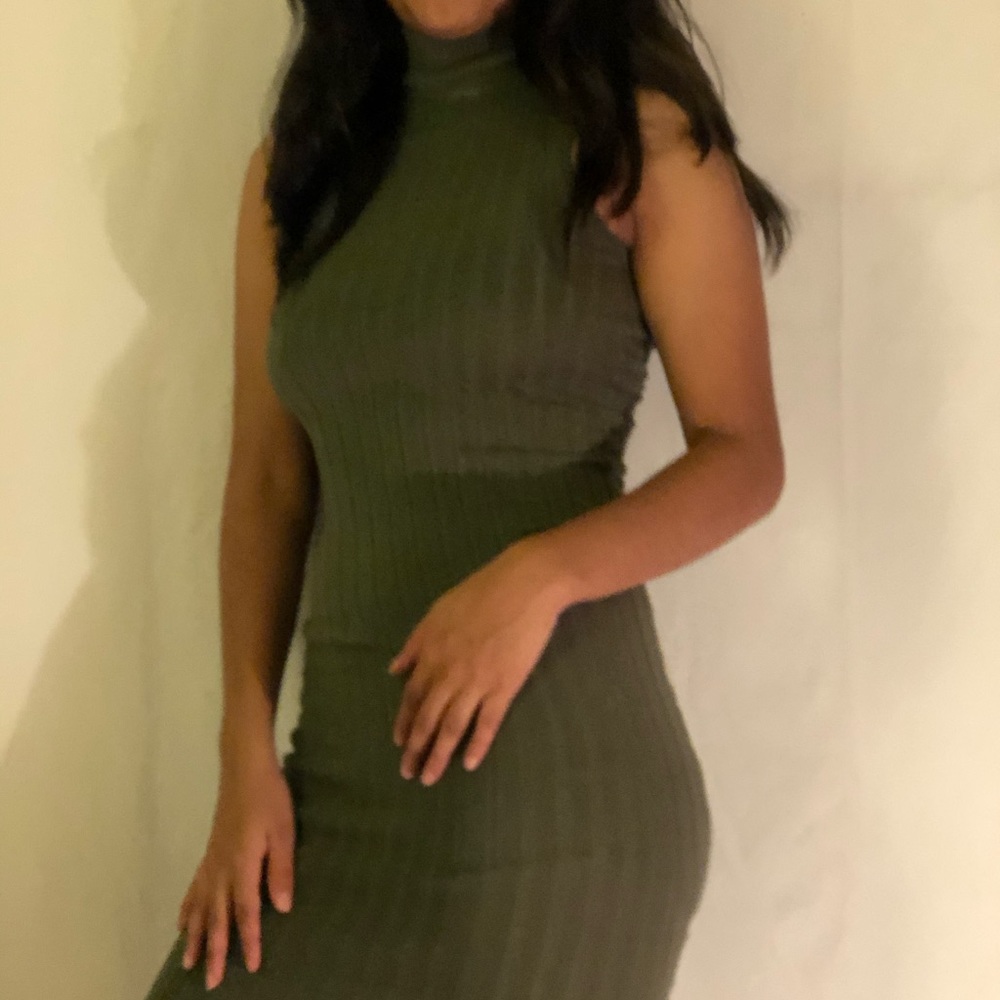 Turtle Neck Ribbed Maxi Dress - Picture 4 of 11
